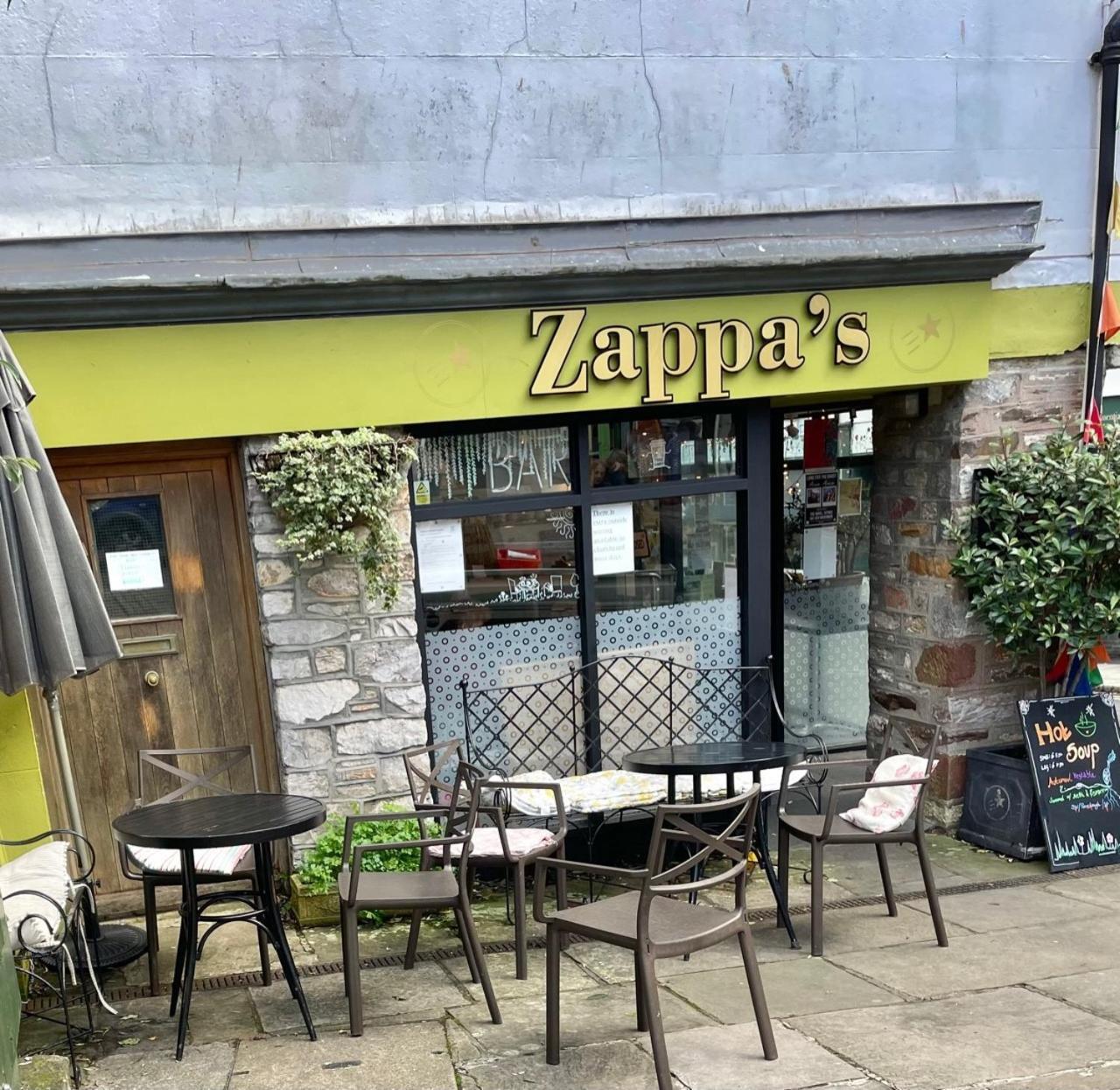 The Totnes Guest House. Upstairs At Zappa'S 外观 照片