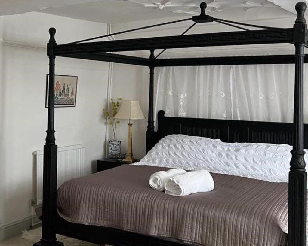 The Totnes Guest House. Upstairs At Zappa'S 外观 照片